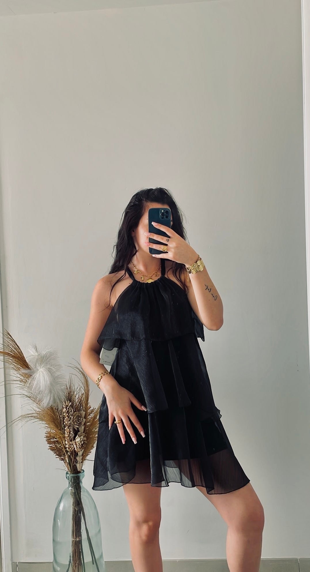 Robe courte à volant brillante