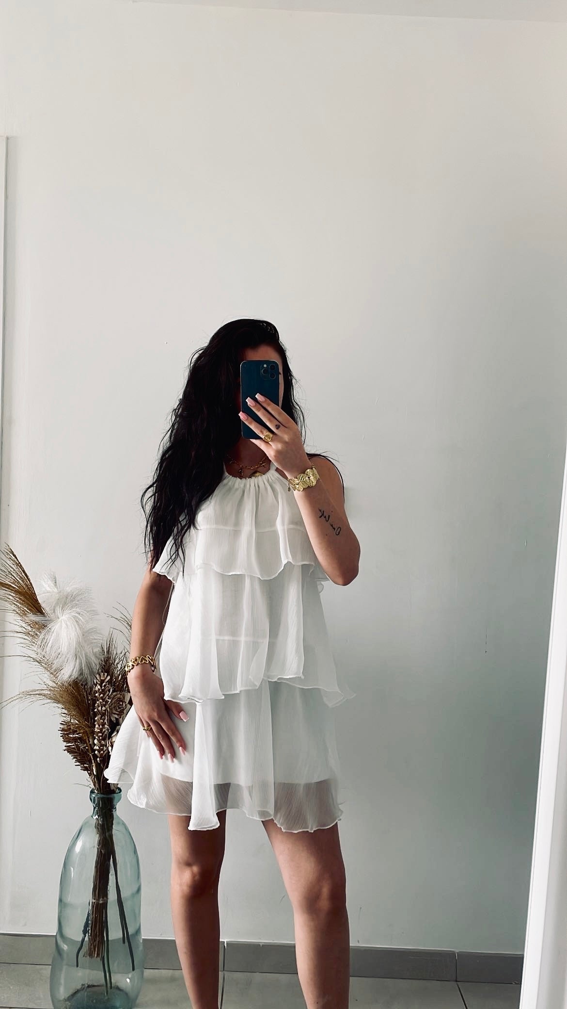 Robe courte à volant brillante